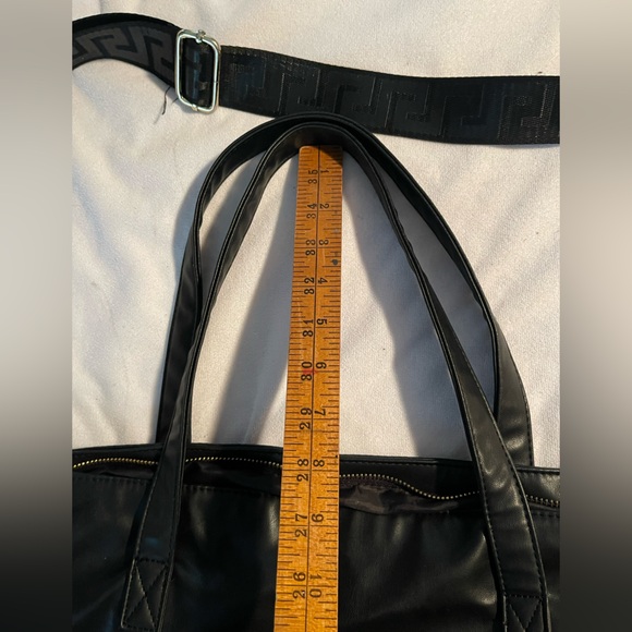Large Auth Versace Perfums Leather Travel Bag Wide Strap W Dbl Handles Gold Acct - Picture 12 of 14